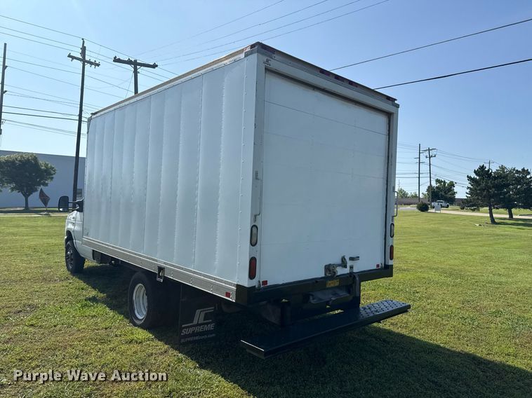 image for item EG8076 2011 Ford E350 Super Duty box truck