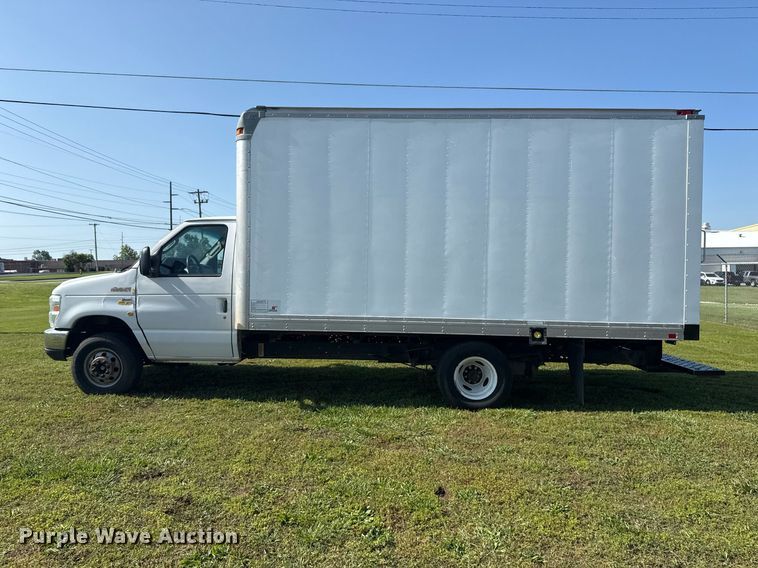 image for item EG8076 2011 Ford E350 Super Duty box truck