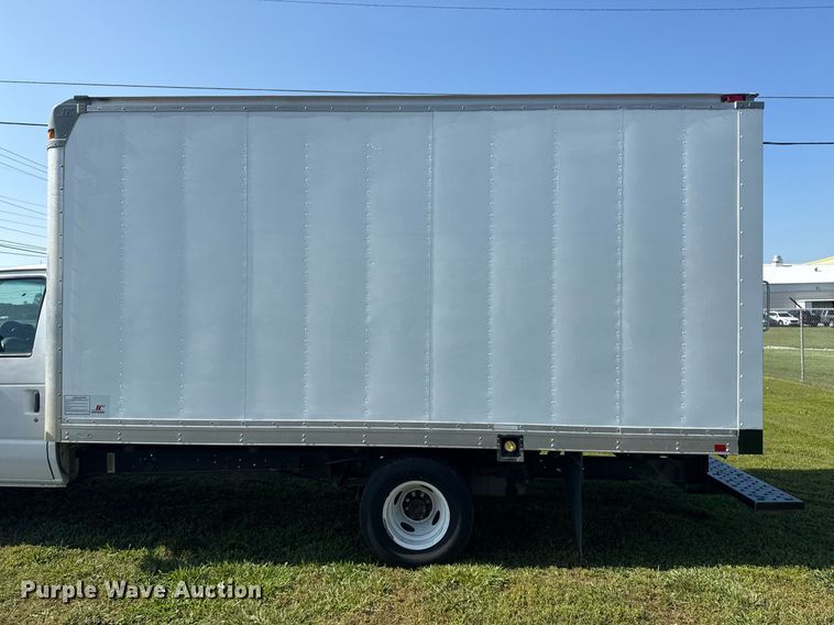 image for item EG8076 2011 Ford E350 Super Duty box truck