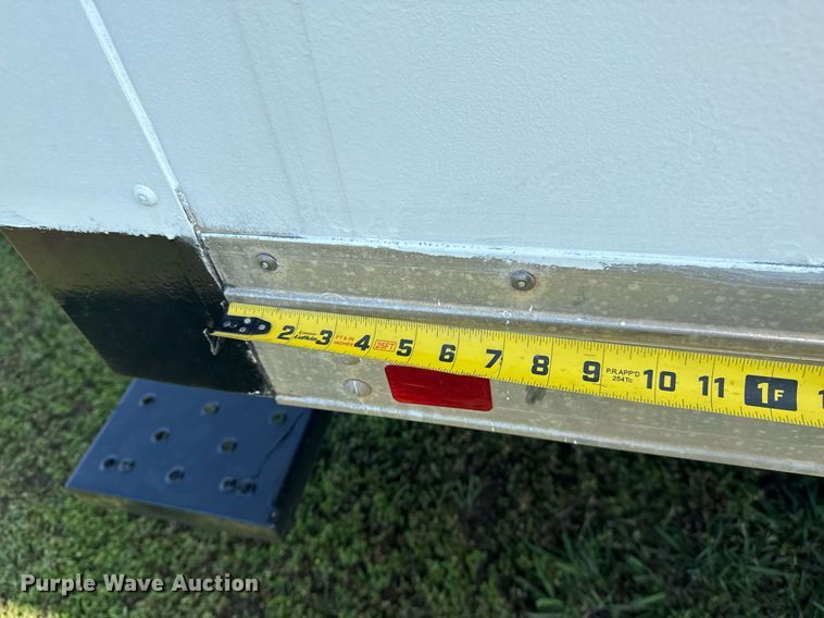 image for item EG8076 2011 Ford E350 Super Duty box truck