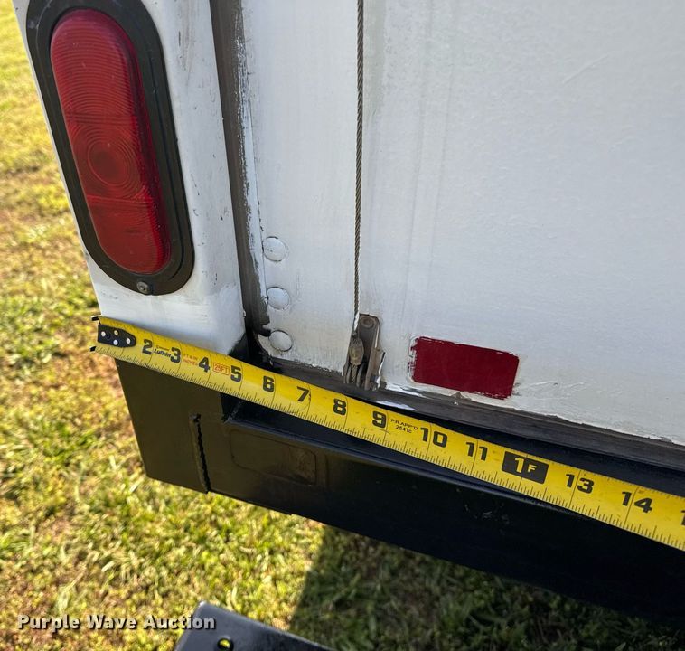 image for item EG8076 2011 Ford E350 Super Duty box truck