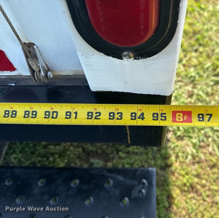 image for item EG8076 2011 Ford E350 Super Duty box truck