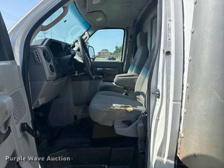 image for item EG8076 2011 Ford E350 Super Duty box truck