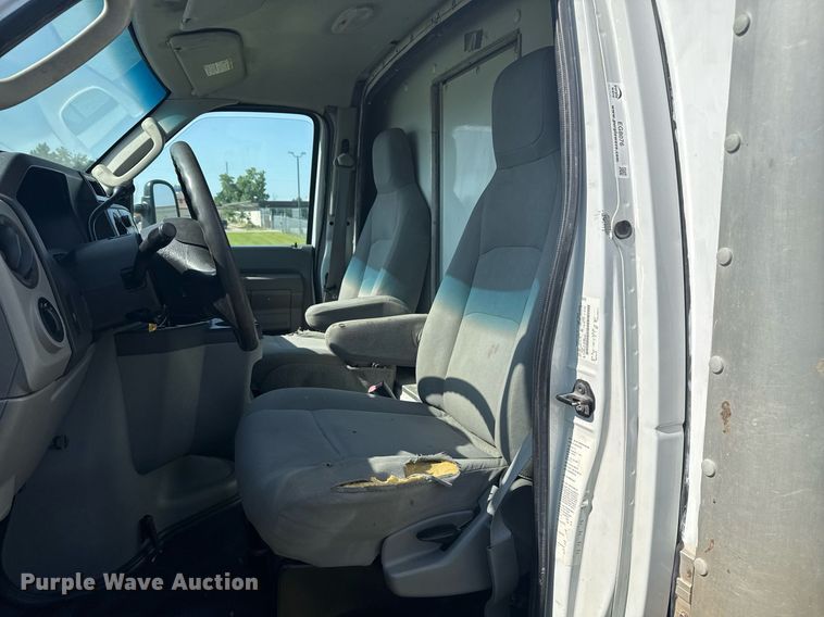 image for item EG8076 2011 Ford E350 Super Duty box truck