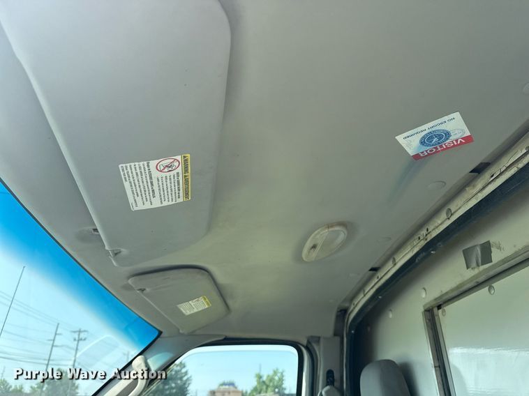 image for item EG8076 2011 Ford E350 Super Duty box truck