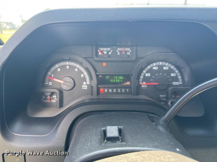 image for item EG8076 2011 Ford E350 Super Duty box truck