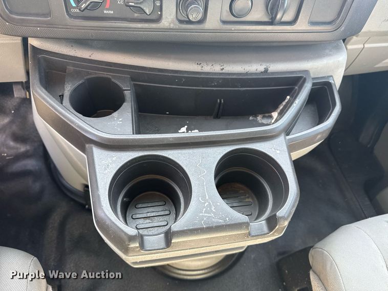 image for item EG8076 2011 Ford E350 Super Duty box truck