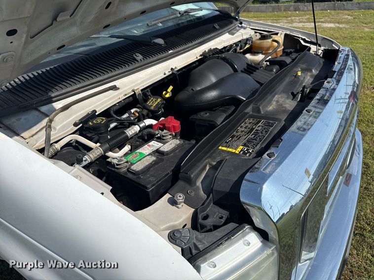 image for item EG8076 2011 Ford E350 Super Duty box truck