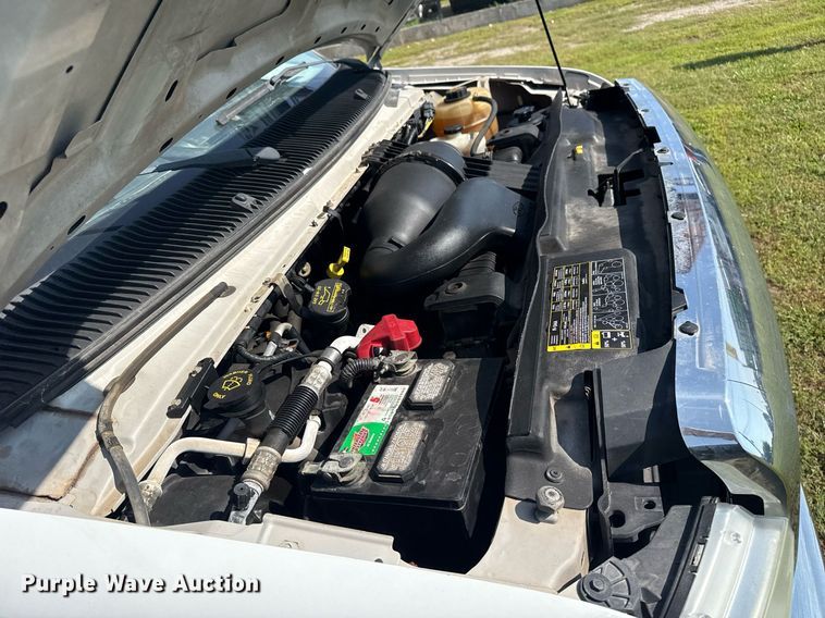 image for item EG8076 2011 Ford E350 Super Duty box truck