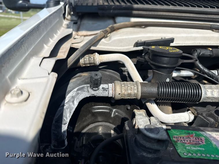 image for item EG8076 2011 Ford E350 Super Duty box truck