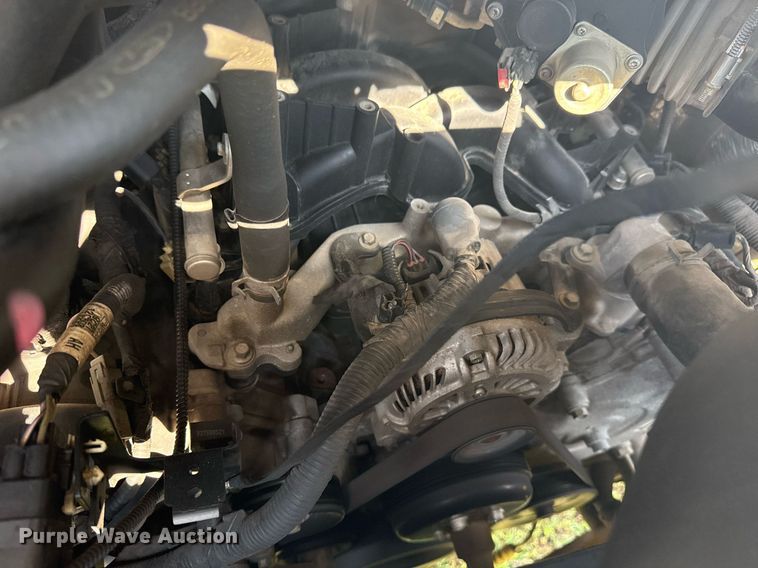 image for item EG8076 2011 Ford E350 Super Duty box truck