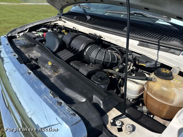 image for item EG8076 2011 Ford E350 Super Duty box truck