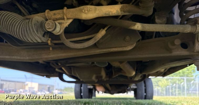 image for item EG8076 2011 Ford E350 Super Duty box truck