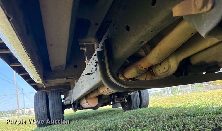 image for item EG8076 2011 Ford E350 Super Duty box truck