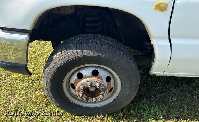 image for item EG8076 2011 Ford E350 Super Duty box truck