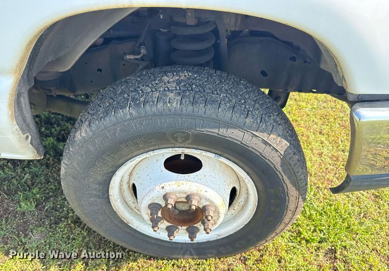 image for item EG8076 2011 Ford E350 Super Duty box truck