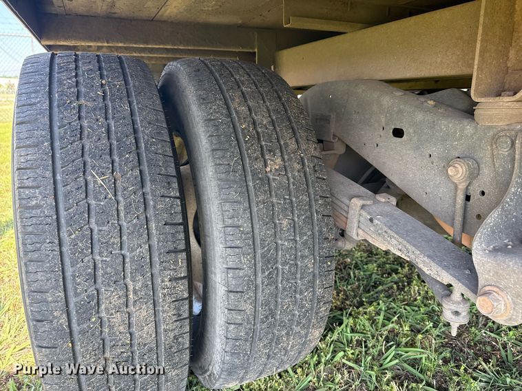 image for item EG8076 2011 Ford E350 Super Duty box truck