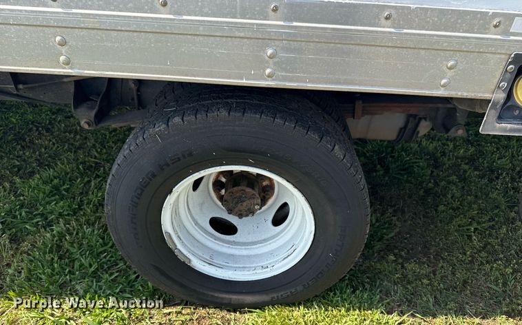 image for item EG8076 2011 Ford E350 Super Duty box truck