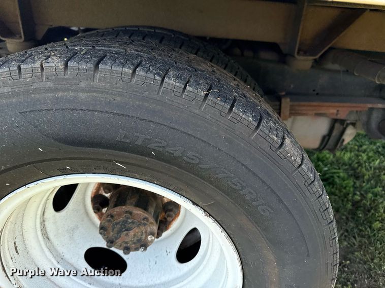 image for item EG8076 2011 Ford E350 Super Duty box truck