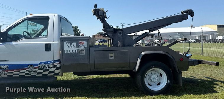 image for item EG8078 2000 Ford F450 Super Duty tow truck