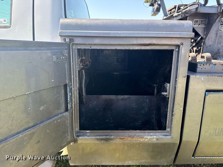 image for item EG8078 2000 Ford F450 Super Duty tow truck