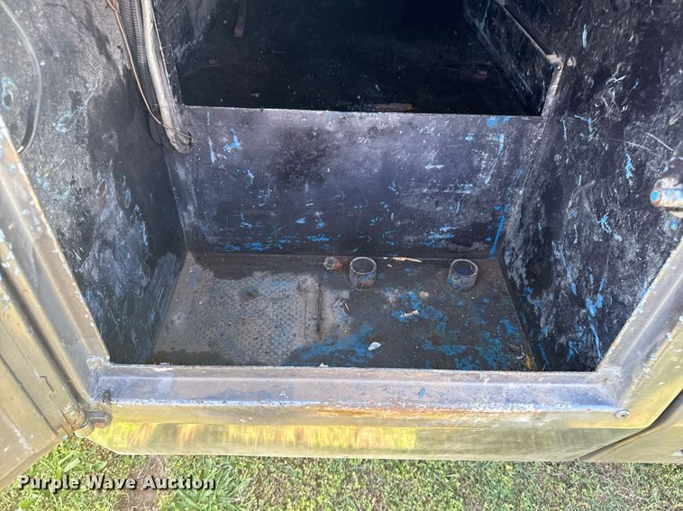 image for item EG8078 2000 Ford F450 Super Duty tow truck