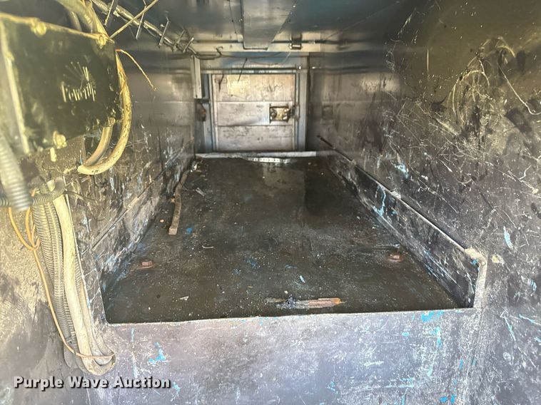 image for item EG8078 2000 Ford F450 Super Duty tow truck