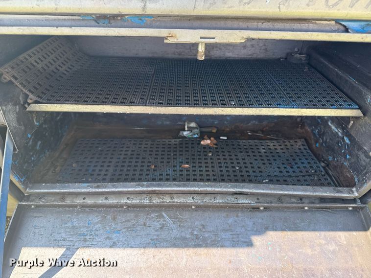 image for item EG8078 2000 Ford F450 Super Duty tow truck