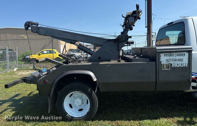 image for item EG8078 2000 Ford F450 Super Duty tow truck