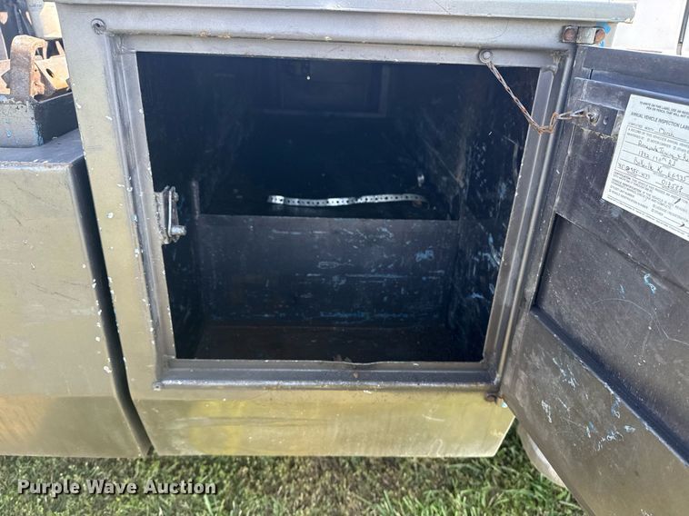 image for item EG8078 2000 Ford F450 Super Duty tow truck