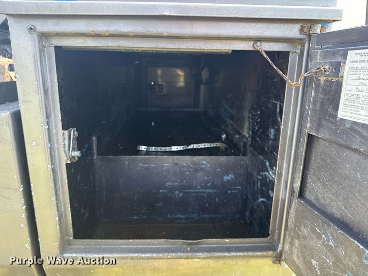 image for item EG8078 2000 Ford F450 Super Duty tow truck