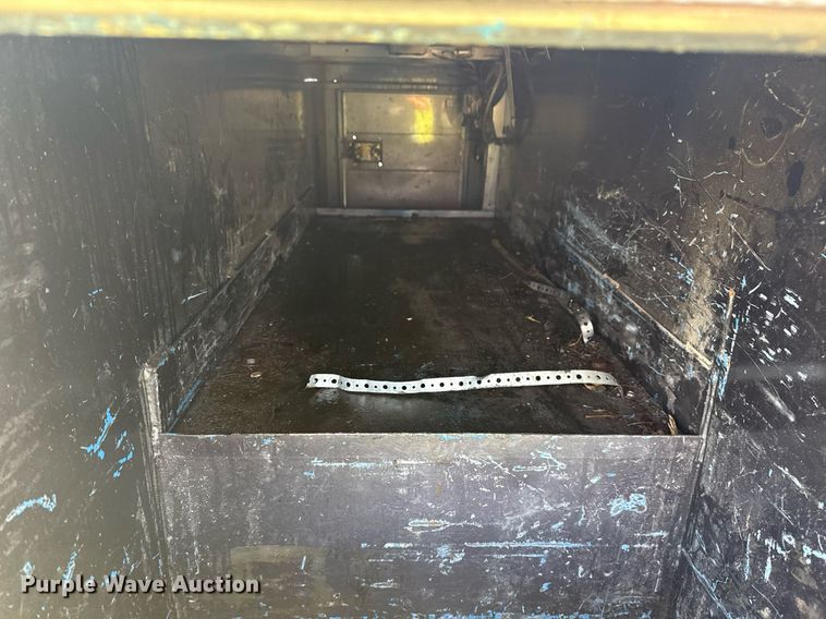 image for item EG8078 2000 Ford F450 Super Duty tow truck