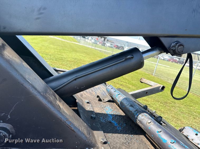 image for item EG8078 2000 Ford F450 Super Duty tow truck