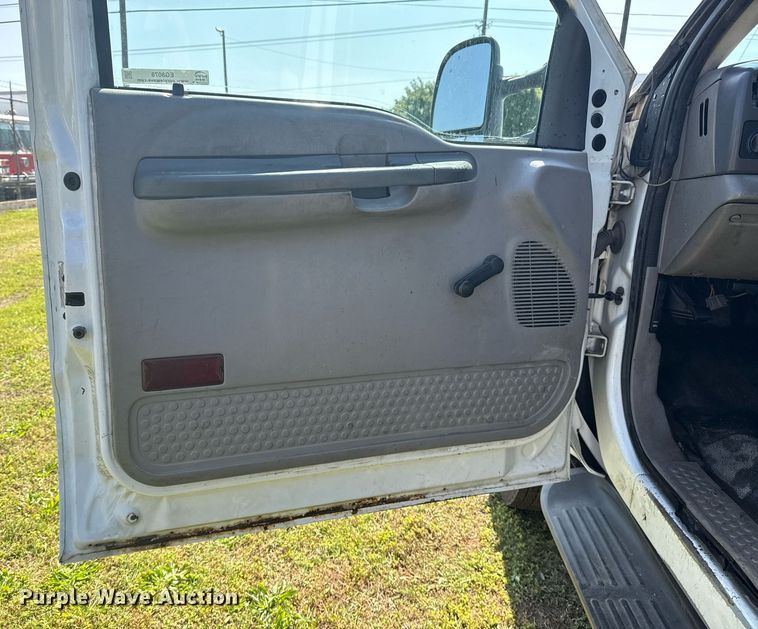 image for item EG8078 2000 Ford F450 Super Duty tow truck