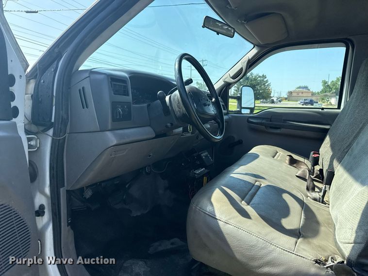 image for item EG8078 2000 Ford F450 Super Duty tow truck