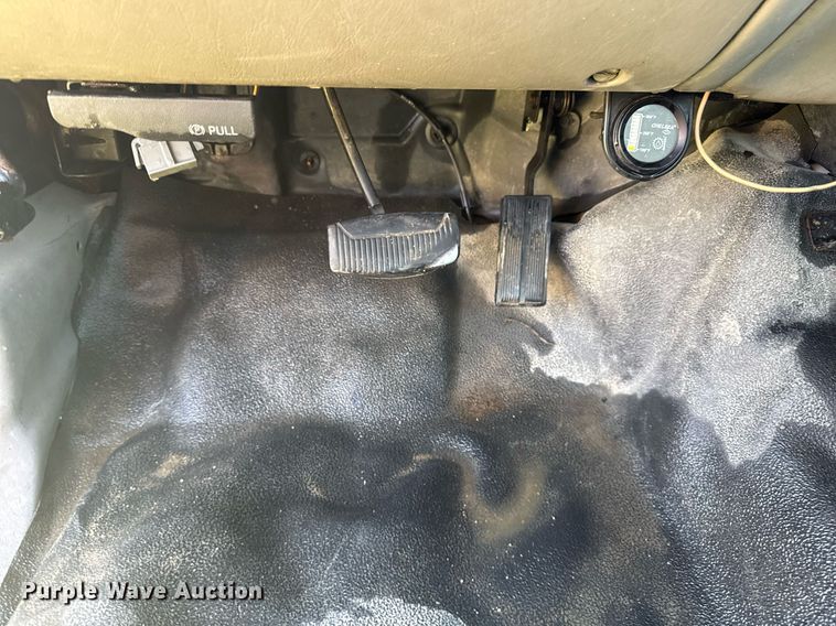 image for item EG8078 2000 Ford F450 Super Duty tow truck