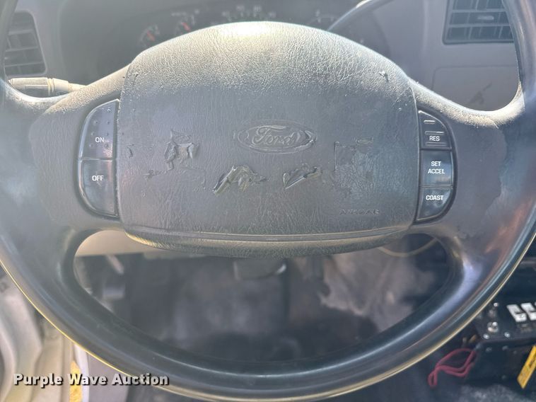 image for item EG8078 2000 Ford F450 Super Duty tow truck