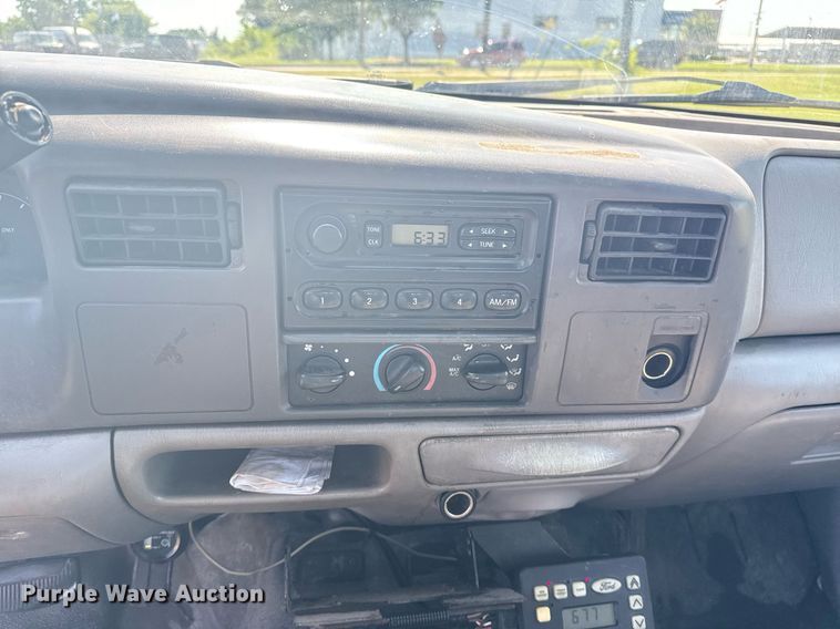 image for item EG8078 2000 Ford F450 Super Duty tow truck