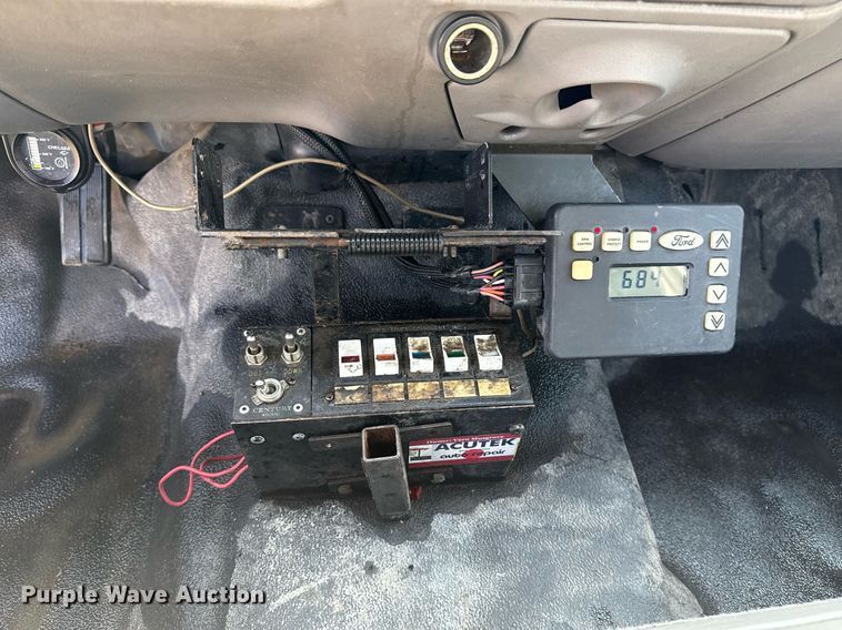 image for item EG8078 2000 Ford F450 Super Duty tow truck