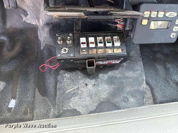 image for item EG8078 2000 Ford F450 Super Duty tow truck