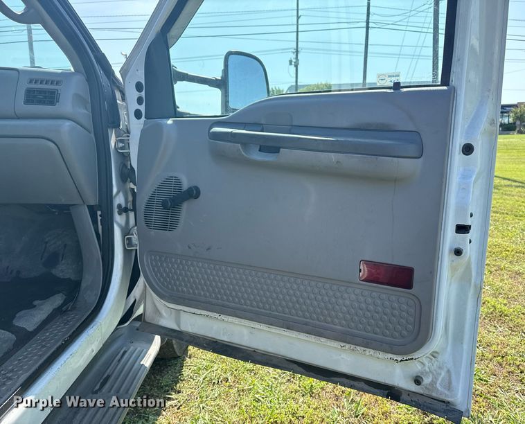 image for item EG8078 2000 Ford F450 Super Duty tow truck