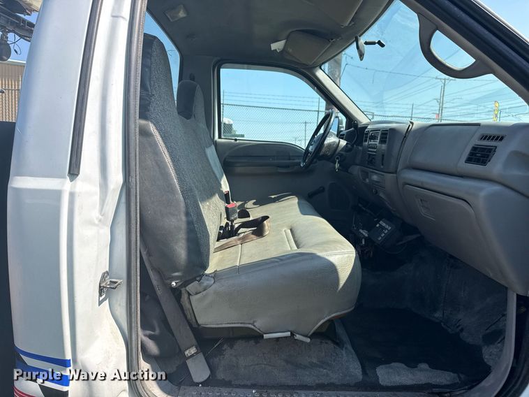 image for item EG8078 2000 Ford F450 Super Duty tow truck