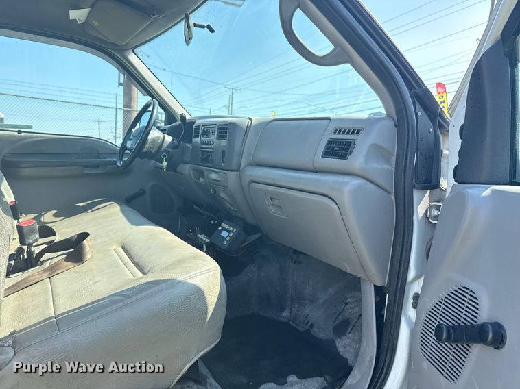 image for item EG8078 2000 Ford F450 Super Duty tow truck