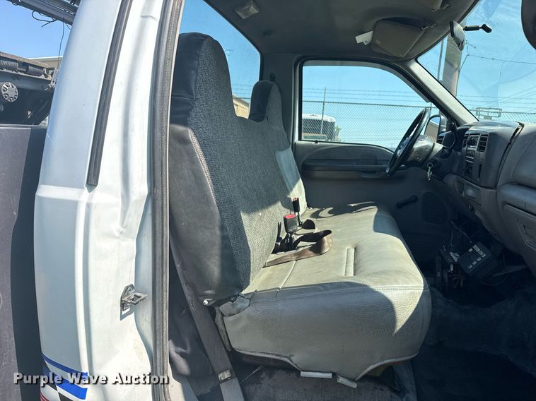 image for item EG8078 2000 Ford F450 Super Duty tow truck