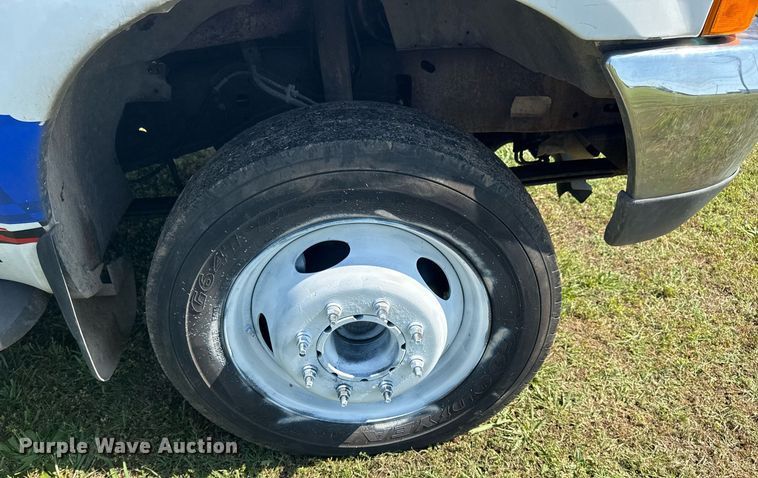 image for item EG8078 2000 Ford F450 Super Duty tow truck