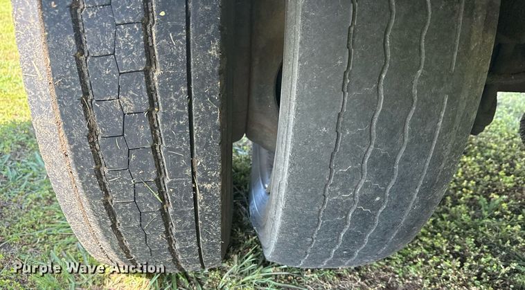 image for item EG8078 2000 Ford F450 Super Duty tow truck