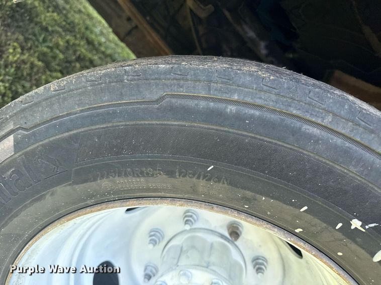 image for item EG8078 2000 Ford F450 Super Duty tow truck