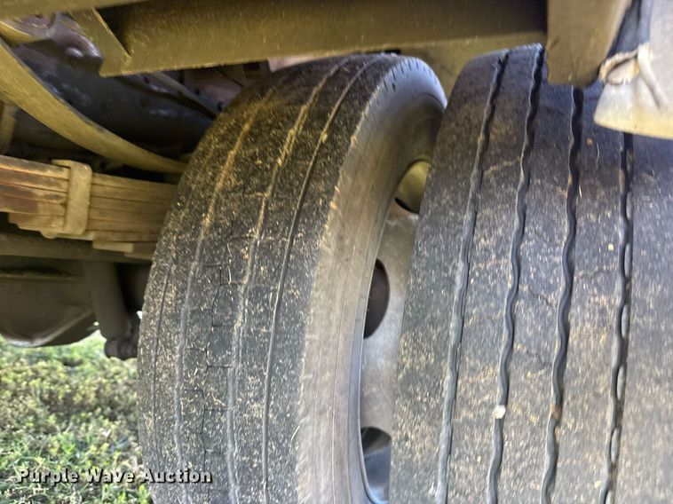 image for item EG8078 2000 Ford F450 Super Duty tow truck