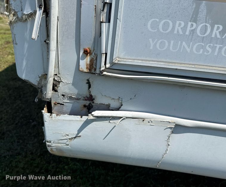 image for item EG8081 2003 Ford E450 shuttle bus