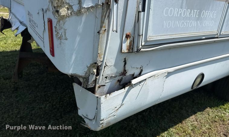 image for item EG8081 2003 Ford E450 shuttle bus